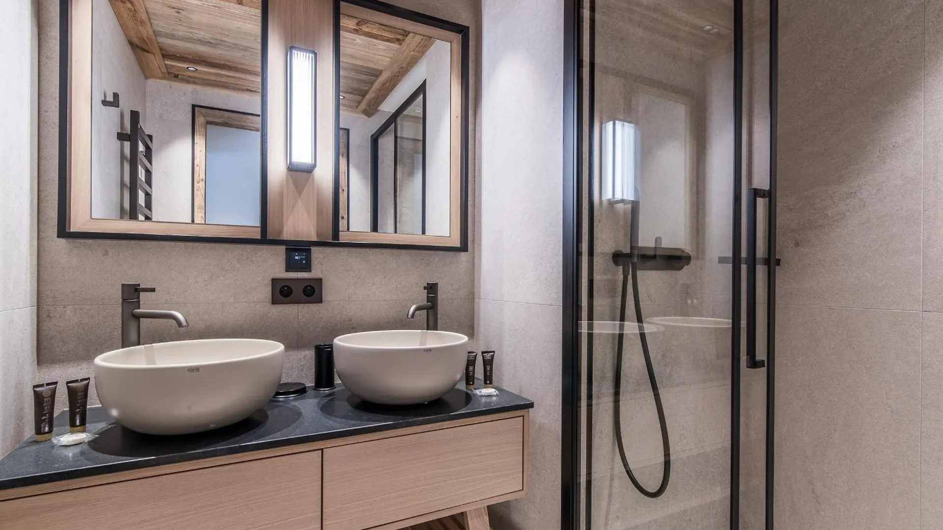 Appartement Luxueux Avec Spa, Parking & Wi-Fi A Meribel - Fr-1-613-60 Les Allues فرنسا